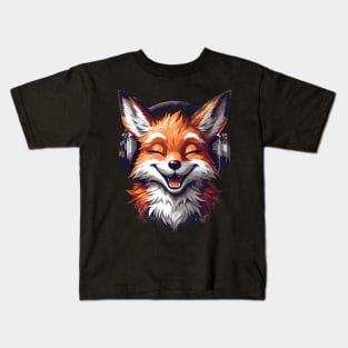 Funny Smiling musical fox wearing headphones Kids T-Shirt